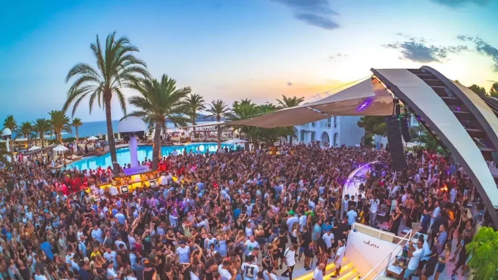 Wyjazd na Ibizę – rzeczy, które musisz wiedzieć przed wyjazdem