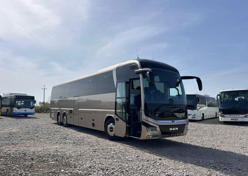 Marilleva 1400  — autokar — zdjęcie 3